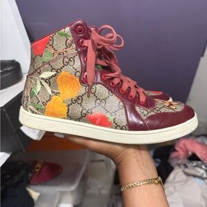Gucci Women's Floral High-Top Sneakers - Burgundy and Beige